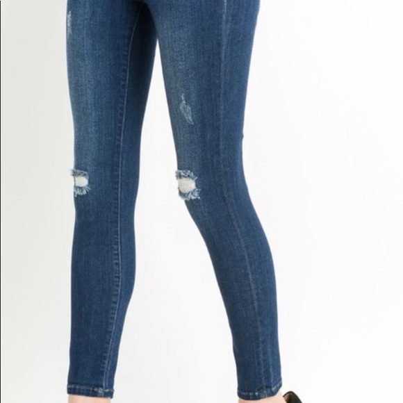 Minimal distress jeans - Picture 2 of 6